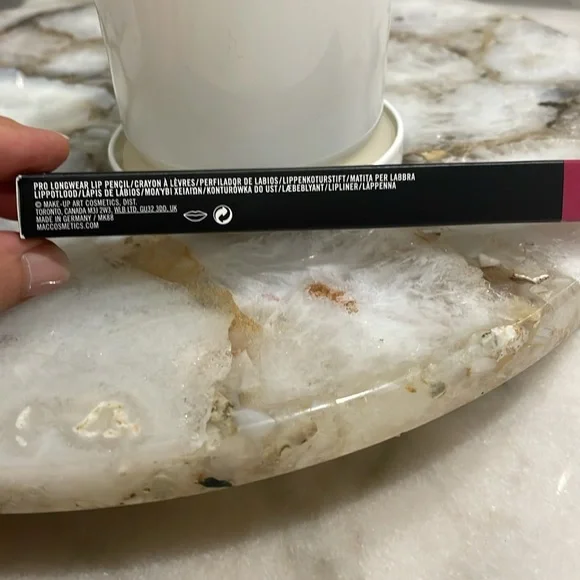 More To Love Color-lip liner - Picture 4 of 6